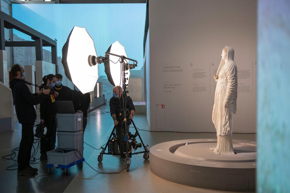 Prise de vue de la statue Livie dans l'exposition Pompéi présentée au Grand Palais